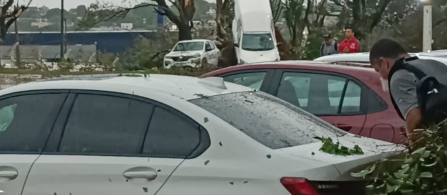 Temporal causa destruição em vários bairros de Cascavel