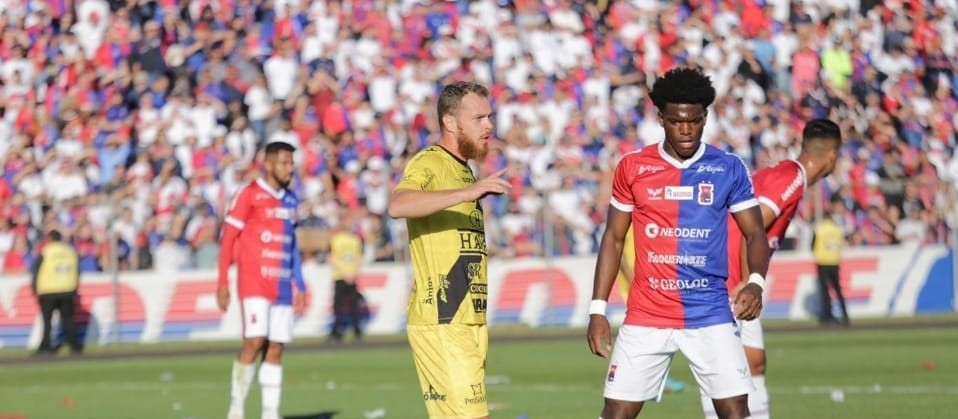 FC Cascavel é derrotado nos pênaltis pelo Paraná e está eliminado