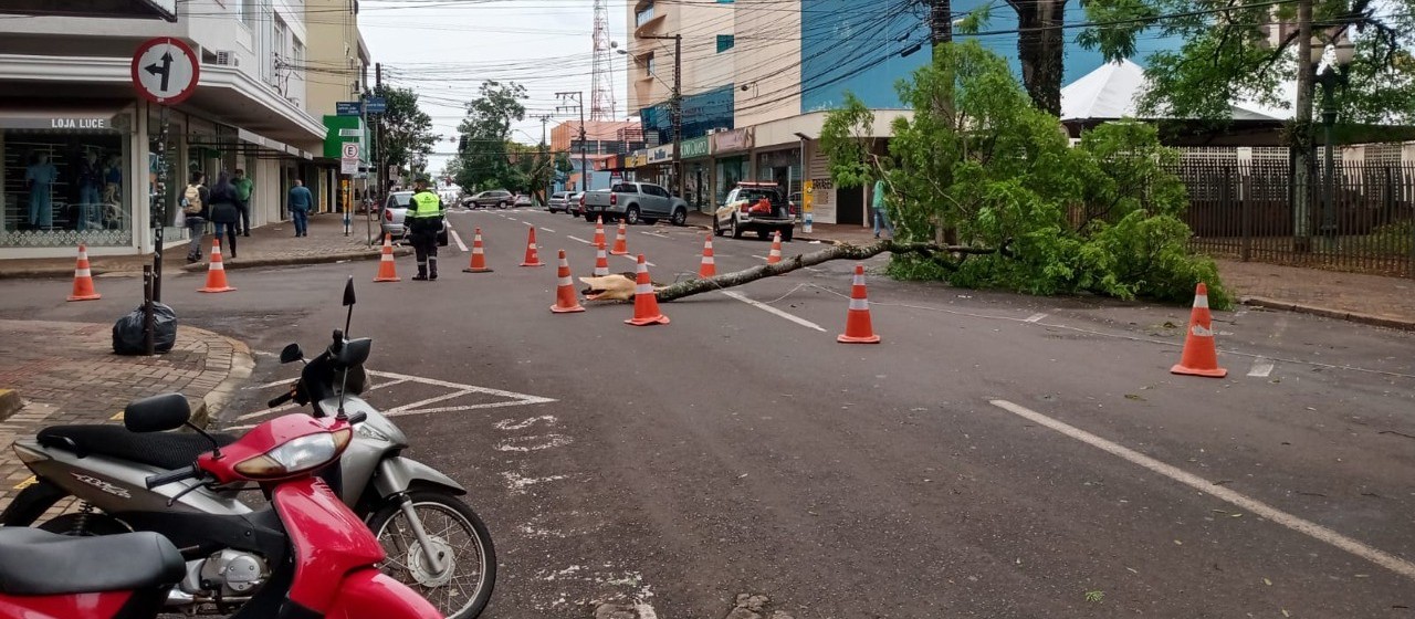 Transitar alerta para que os motoristas redobrem a atenção que apresentarem problemas após temporal