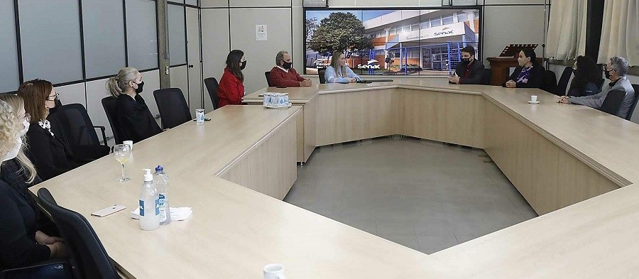 Vice-prefeito recebe novo diretor-geral do Senac/PR