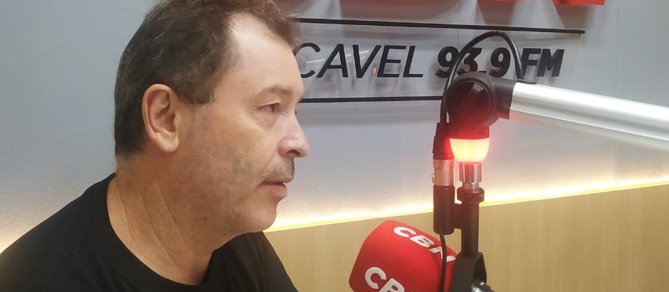 "Ao invés de comprarmos as vacinas, nós investimos na cloroquina e na rima da tubaína"