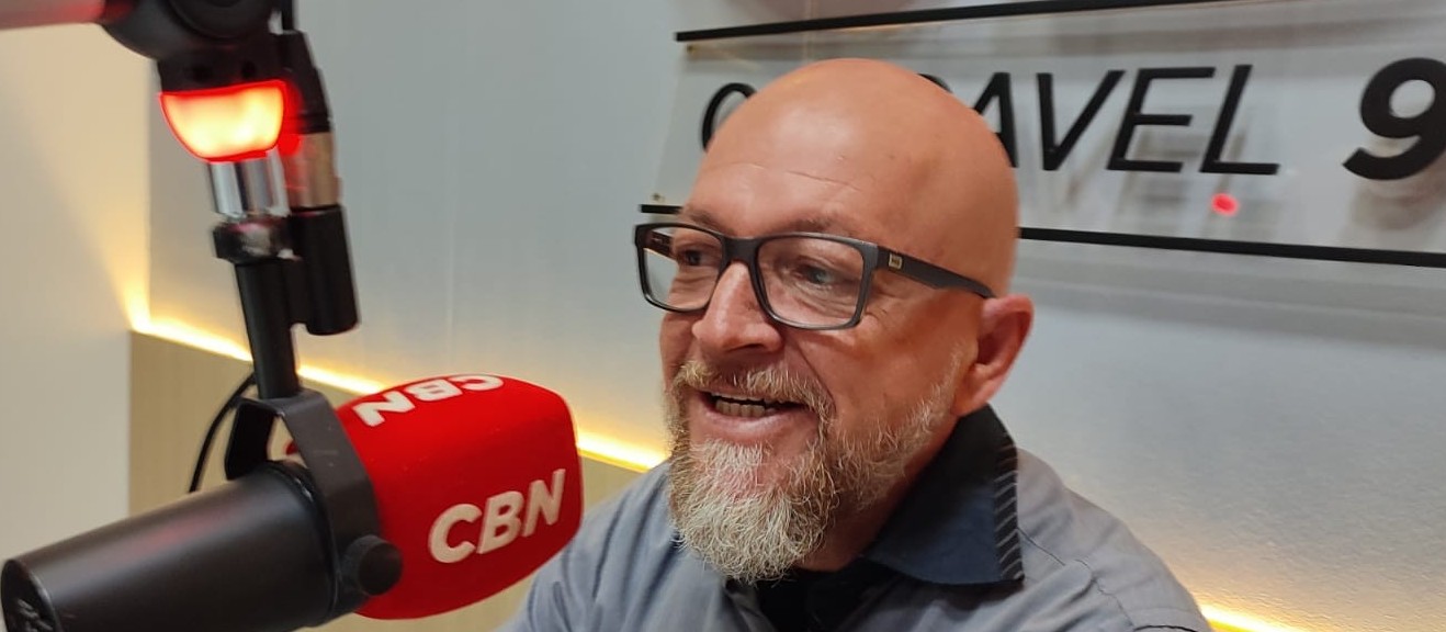 "Comecei a escrever durante a pandemia e não pretendo parar", diz Sackser