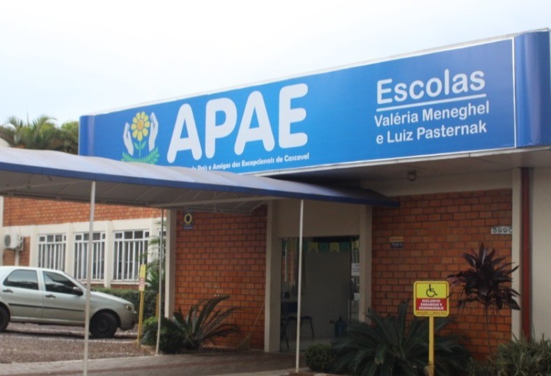 APAE realiza  Feira do Jeans 