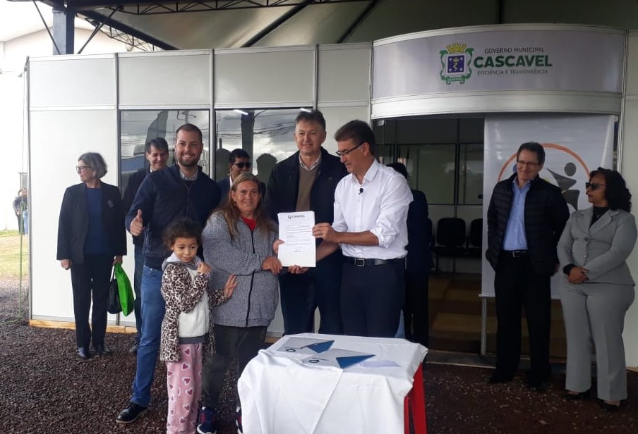 Moradores da região Sul recebem  termo de quitação da Cohavel 