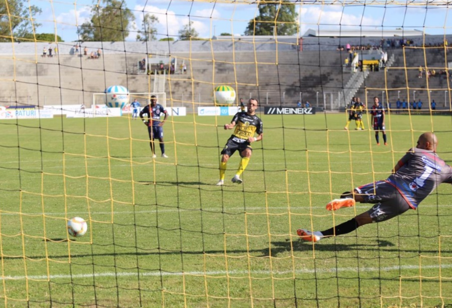 FC Cascavel vence CCR por 3 X 0