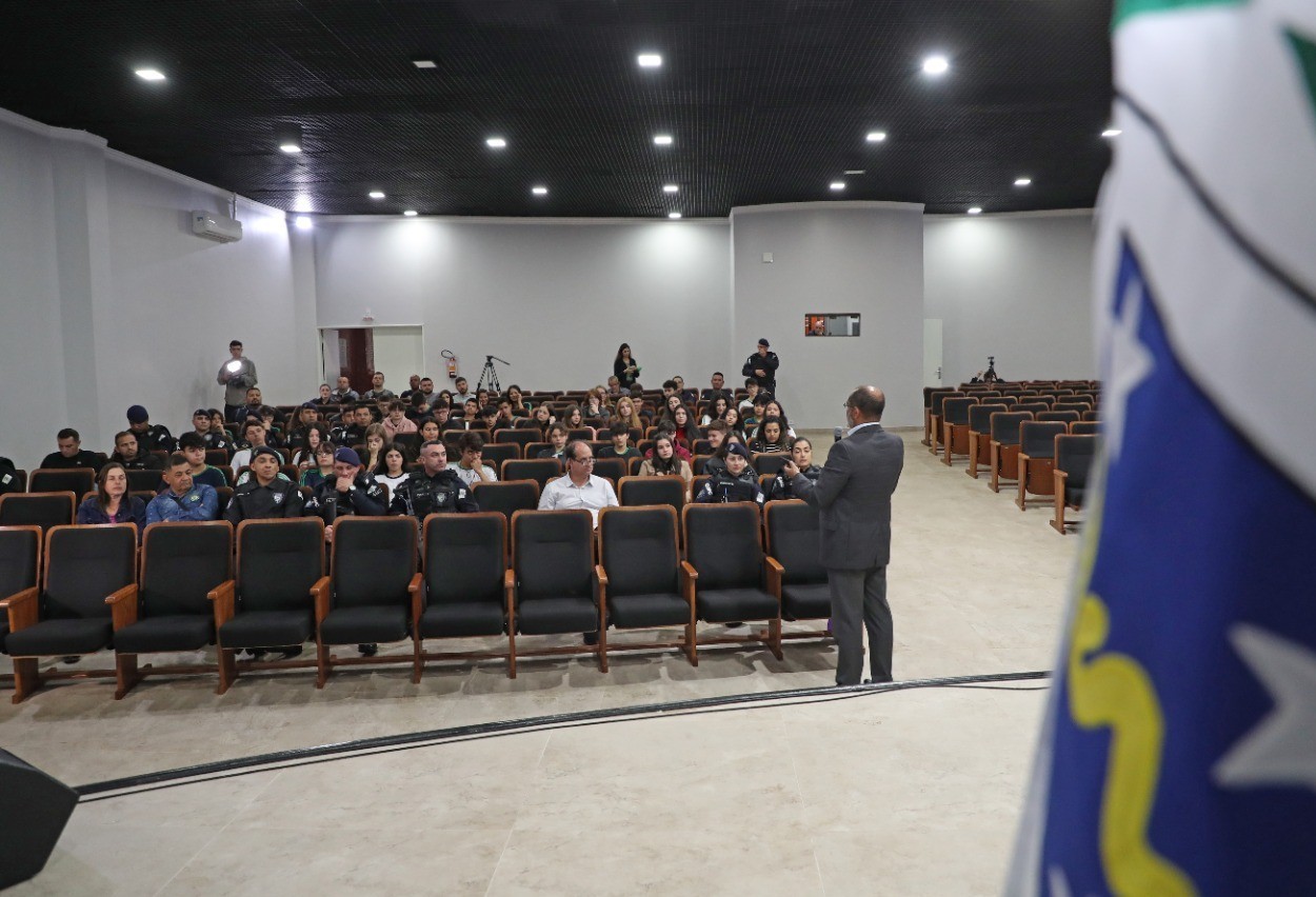 Estudantes conhecem rotina da Guarda Municipal