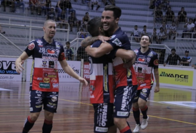 Cascavel Futsal goleia Assoeva e está na final