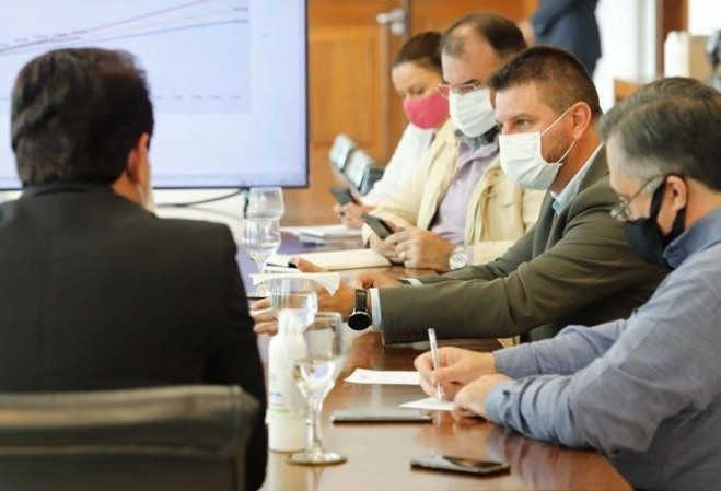 Eventos com mais de 10 pessoas estão proibidos no Paraná