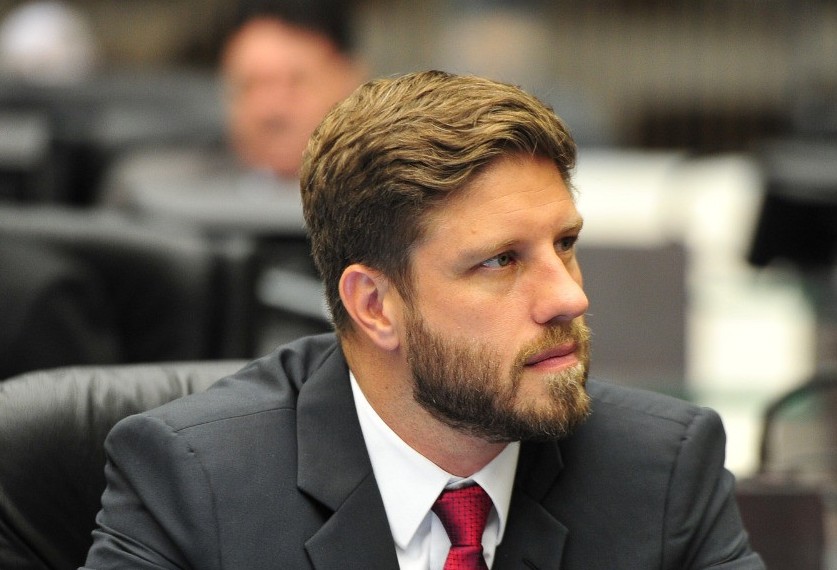 "Vamos reestruturar o MDB e defender uma candidatura de oposição ao governo Ratinho" 