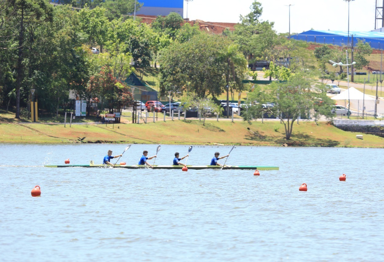 Prefeito de Cascavel  entrega de medalhas do Campeonato Brasileiro de Canoagem Velocidade e Paracanoagem