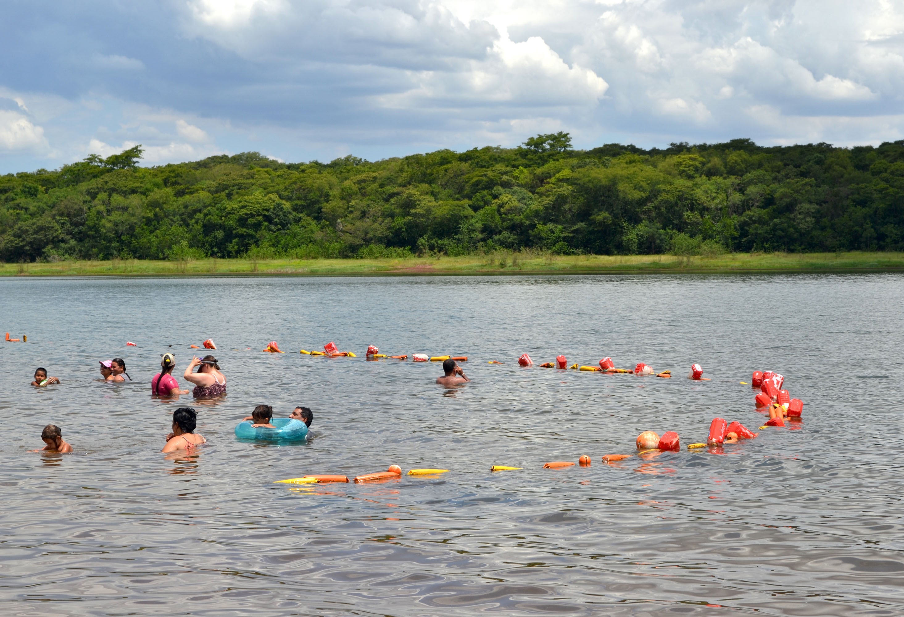 Corpo de Bombeiros alerta sobre ataque  de piranhas na Costa Oeste 