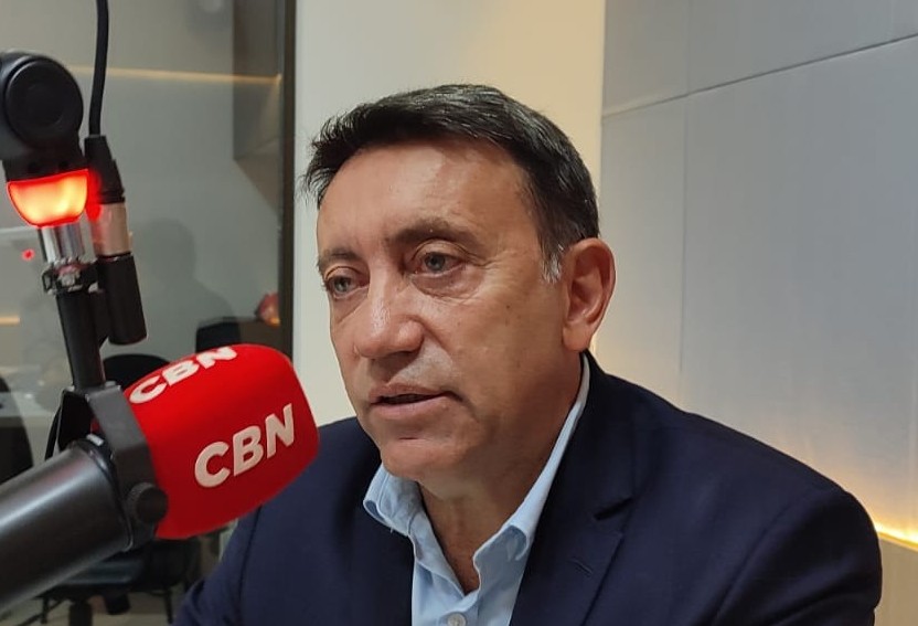 "Olhamos pra frente. Seguimos investindo, gerando emprego e renda," diz Solano 