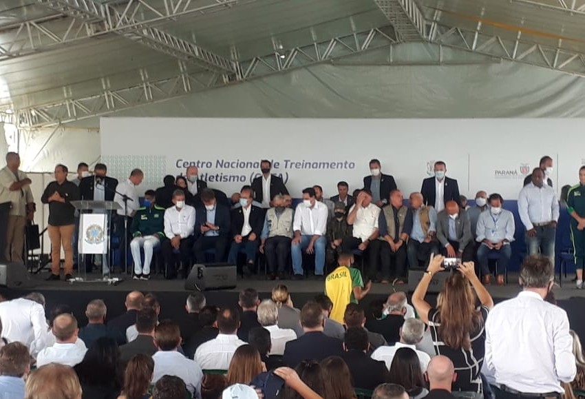 "Não é apenas ensino para o atleta, é preparação para vida",  diz Onyx Lorenzoni 