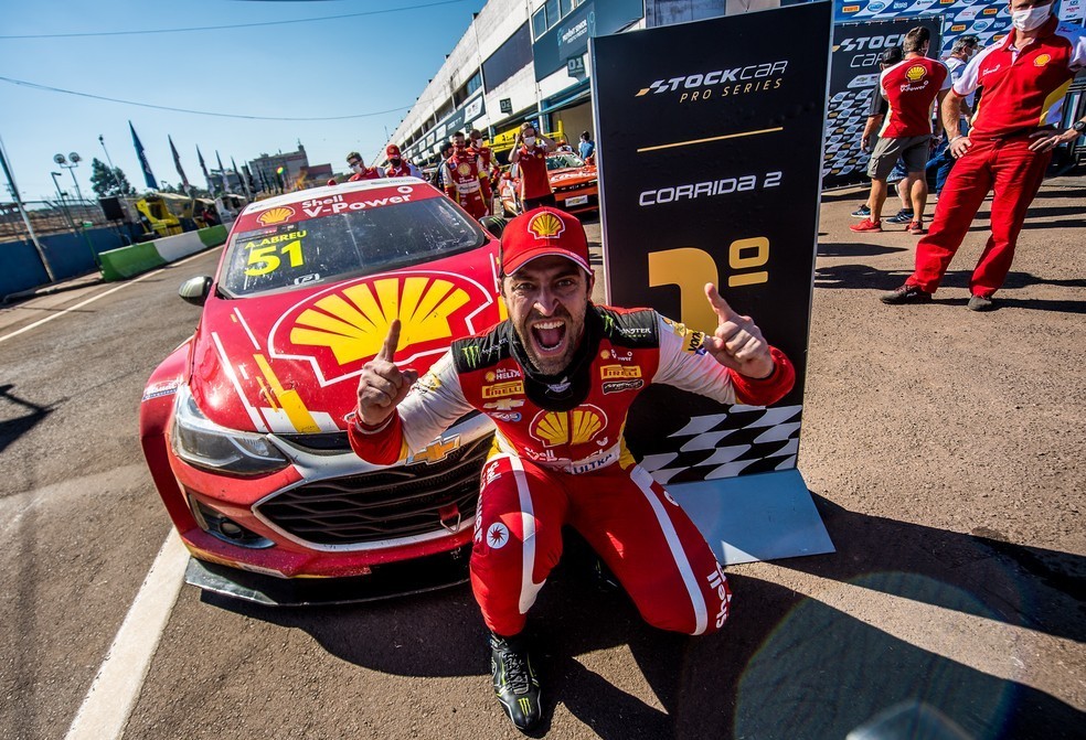 Átila Abreu comemora vitória em Cascavel e salto na classificação da Stock Car