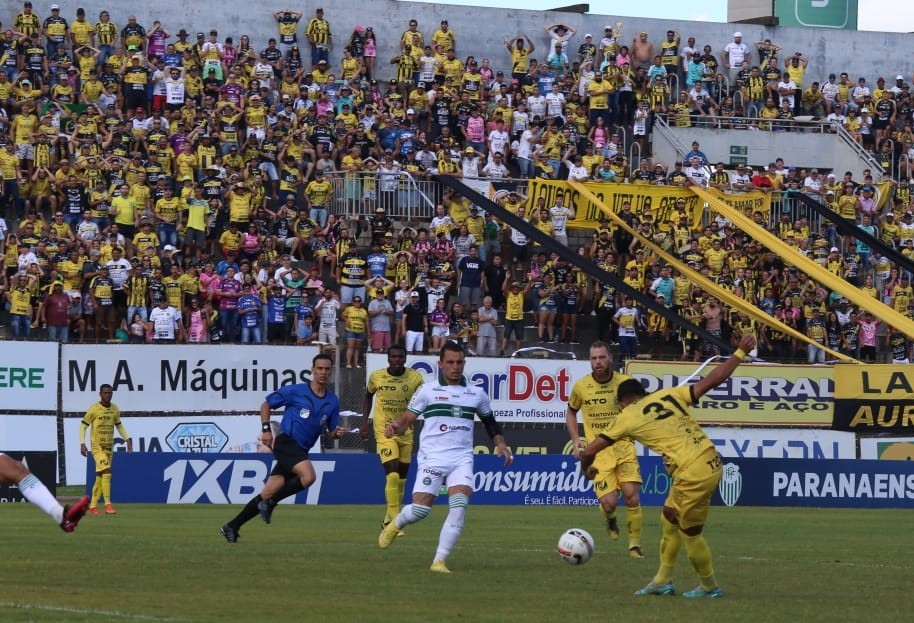 Cascavel vence Coritiba no Olímpico por 3x1 e dá importante passo rumo à semifinal