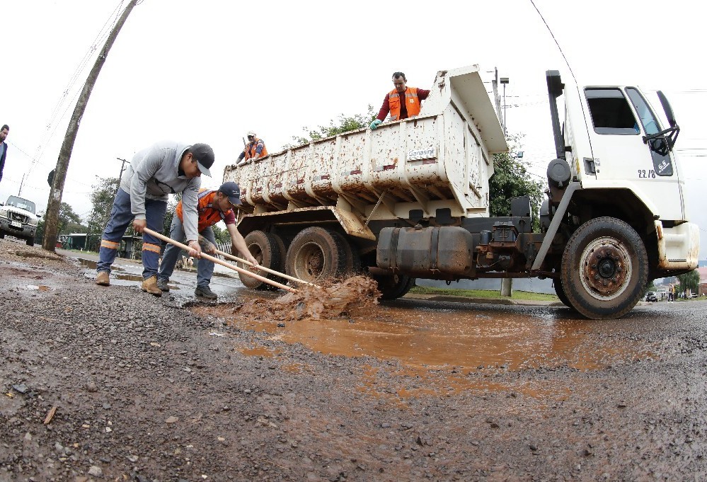 Secretaria de Obras realiza "Operação Tapa Buraco "