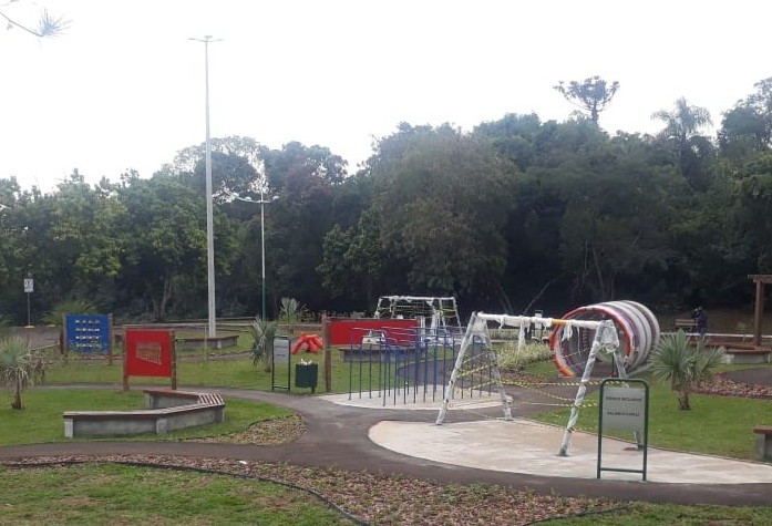 Membros da Comissão Permanente de Acessibilidade visitam obras da Praça Espaço Inclusivo
