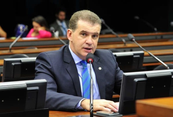 "Temos que pensar  em uma política macro, se o Brasil vai bem, o  Paraná vai bem", diz deputado 