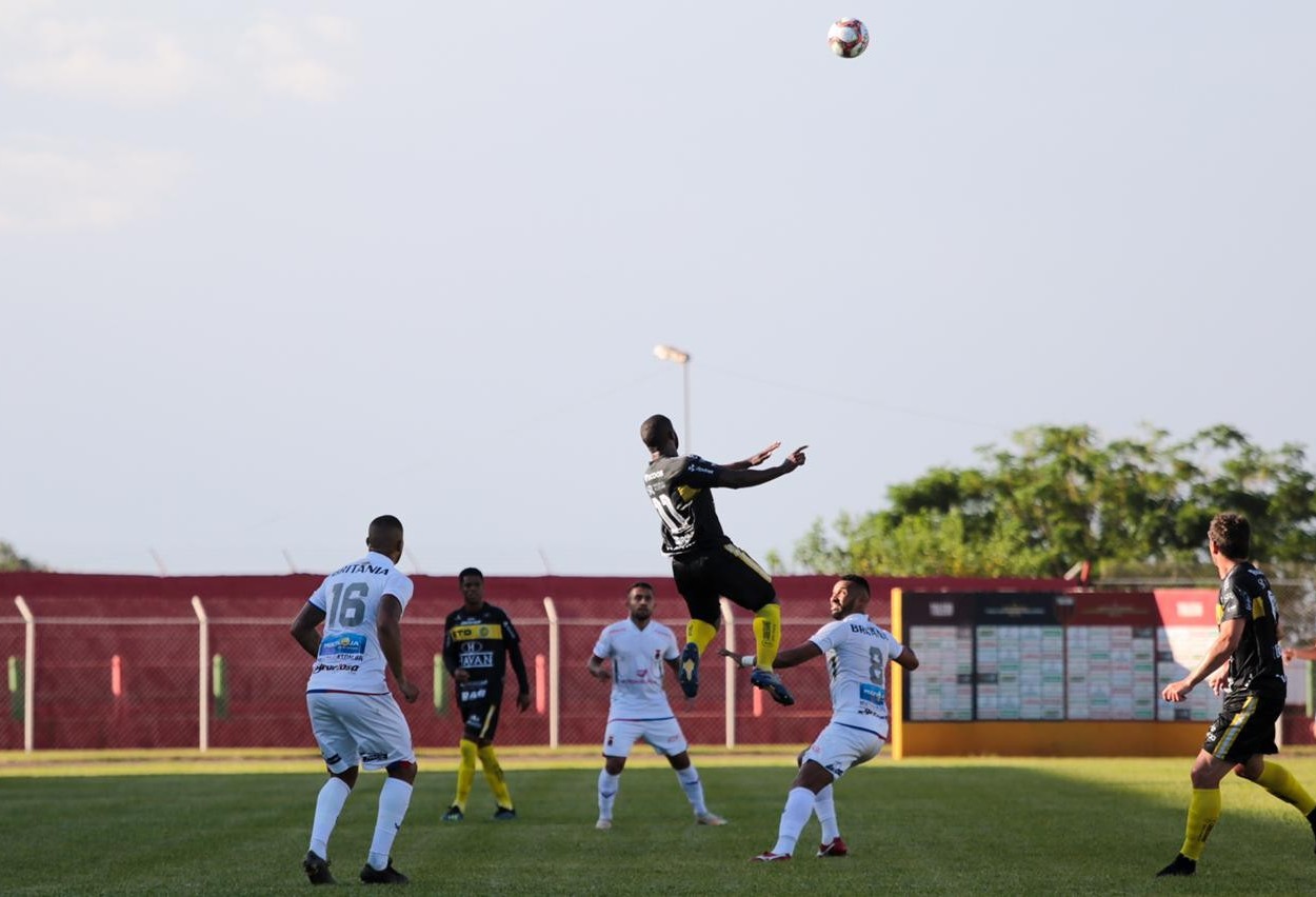FC Cascavel vence  Paraná Clube e se isola na liderança do Paranaense