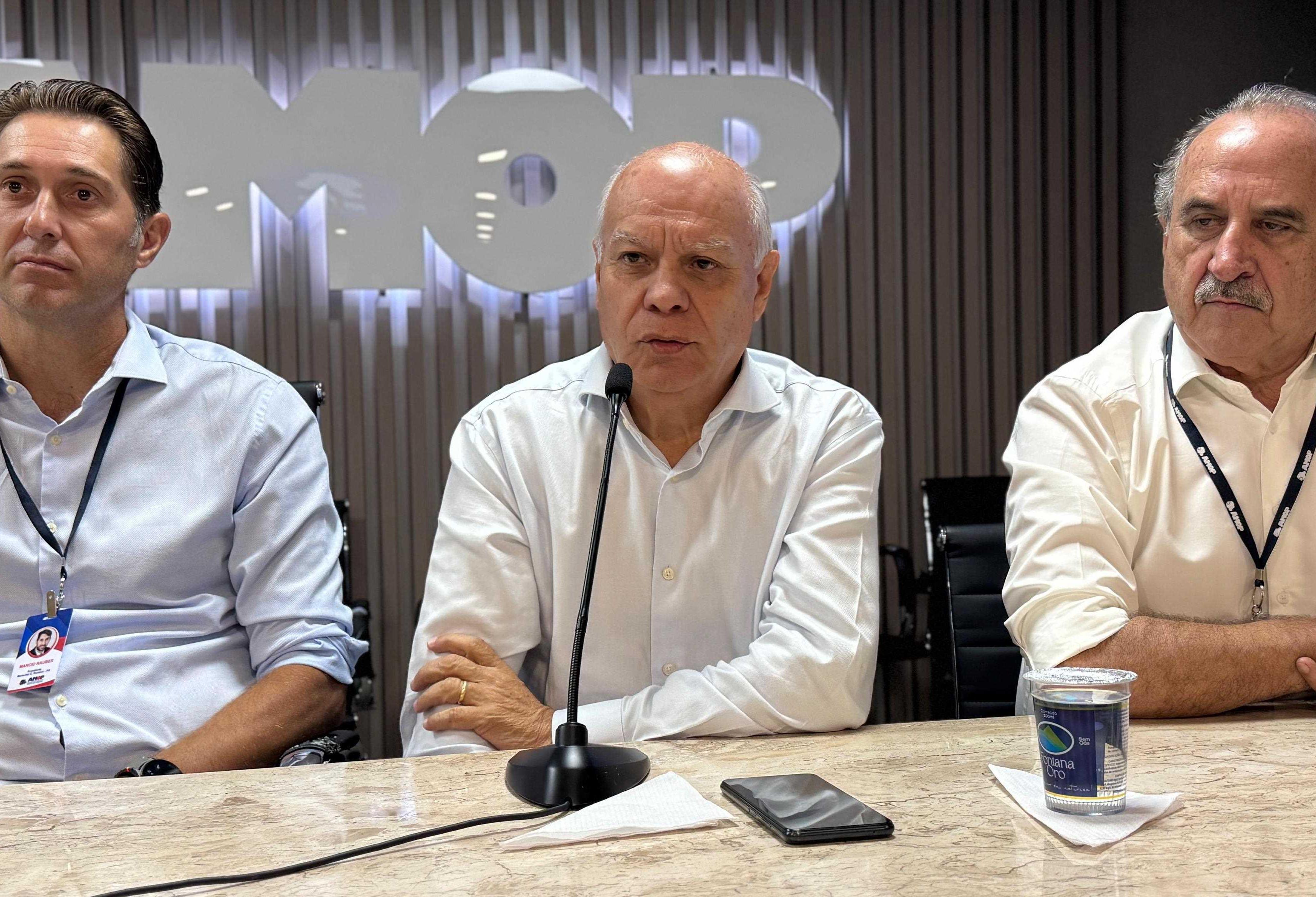 Secretário de agricultura do Paraná participa da Assembleia da AMOP