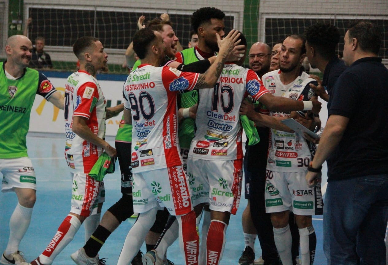 Cascavel Futsal vence Assoeva por 3x0 no ginásio da Neva