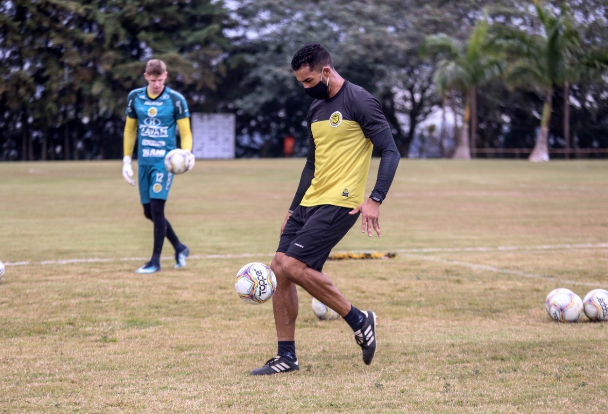 FC Cascavel pronto para enfrentar o Furacão na Arena da Baixada