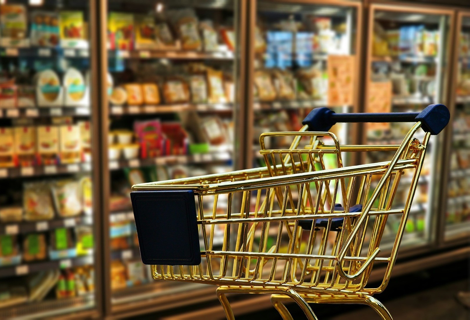 "De olho na validade": APRAS realiza campanha para incentivar consumidores 