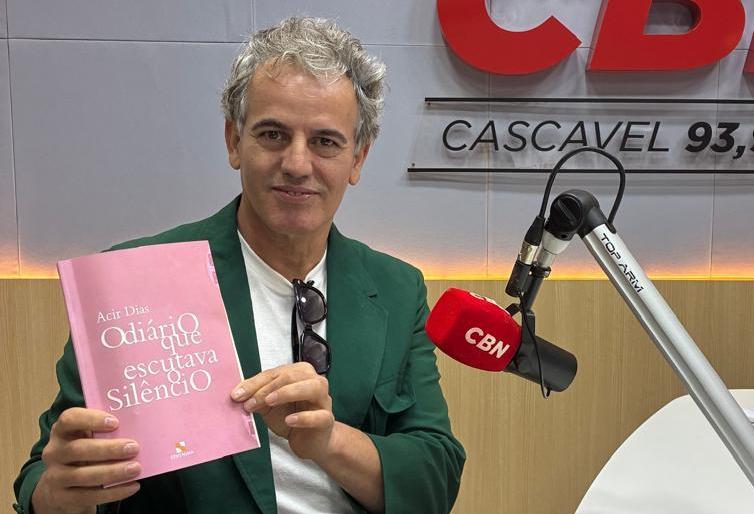 Professor e escritor Acir Dias lança os livros 'O Diário que Escutava o Silêncio' e 'Páginas Mortas das Árvores'