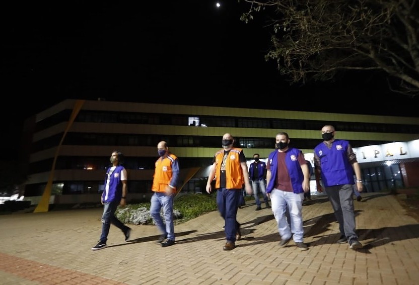 Agentes da prefeitura de Cascavel realizam fiscalização de orientação 