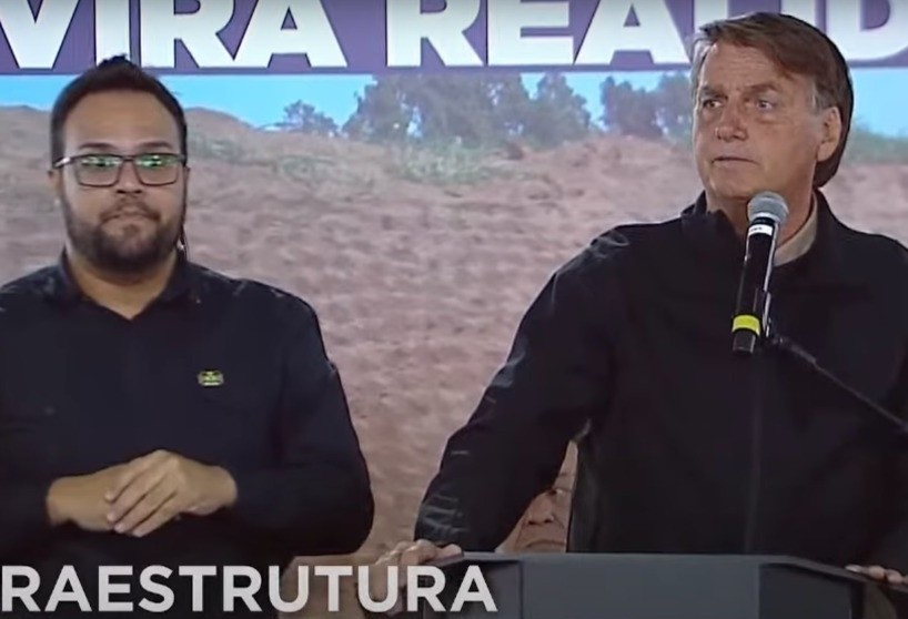 Presidente Jair Bolsonaro discursa em visita à Umuarama 