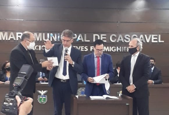 Leonaldo Paranhos é empossado Prefeito de Cascavel