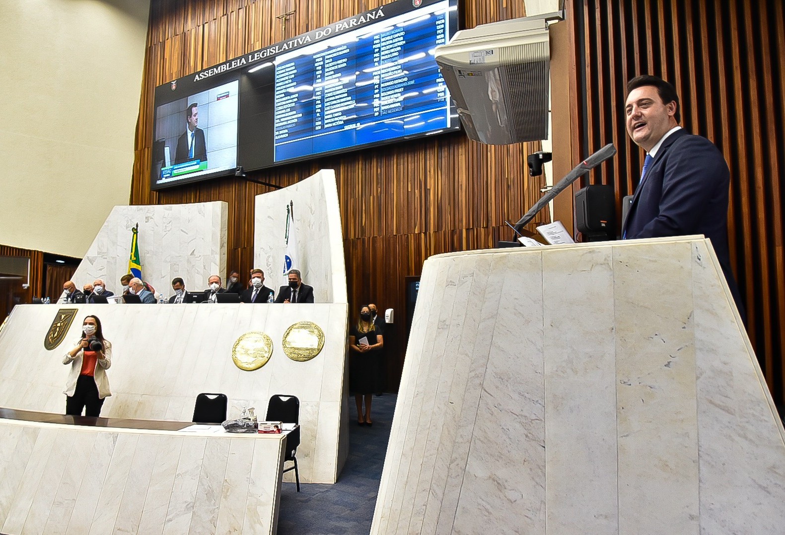Governador destaca projetos de infraestrutura em sessão na ALEP