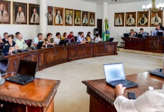 Quatro maiores universidades do Paraná decidem no domingo sobre suspensão das aulas em razão do coronavírus