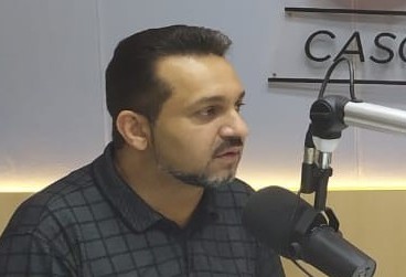 "Decreto estadual que está sendo elaborado pode impedir a distribuição da eucaristia,  interferência absurda no rito da comunhão católica", diz Olavo