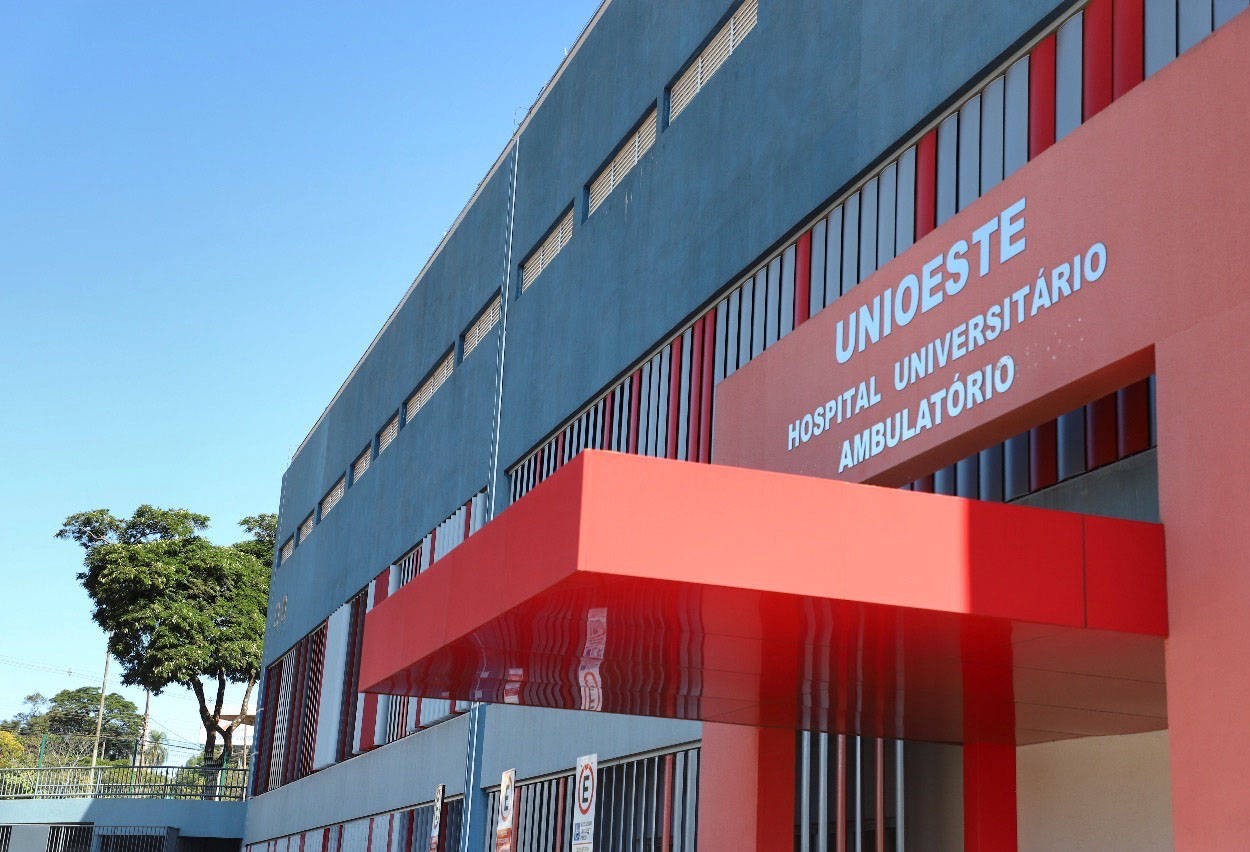 Servidores contam a história do Hospital Universitário do Oeste, que completa 32 anos