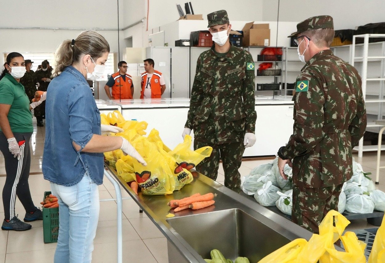 Durante quarentena, Assistência Social e grupos de voluntários auxiliam na doação de alimentos