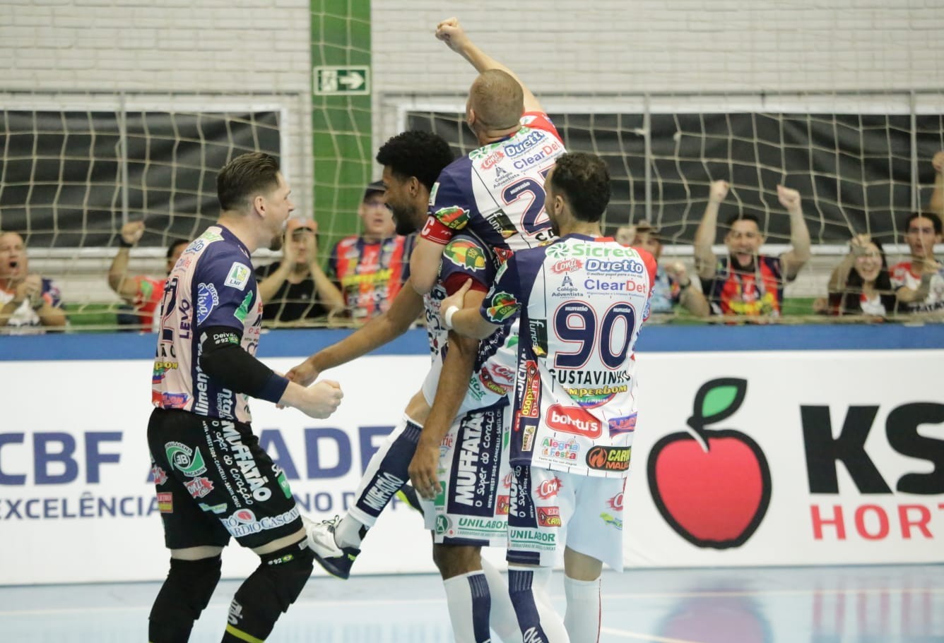 Cascavel futsal vence Minas por 5x3 no ginásio da Neva