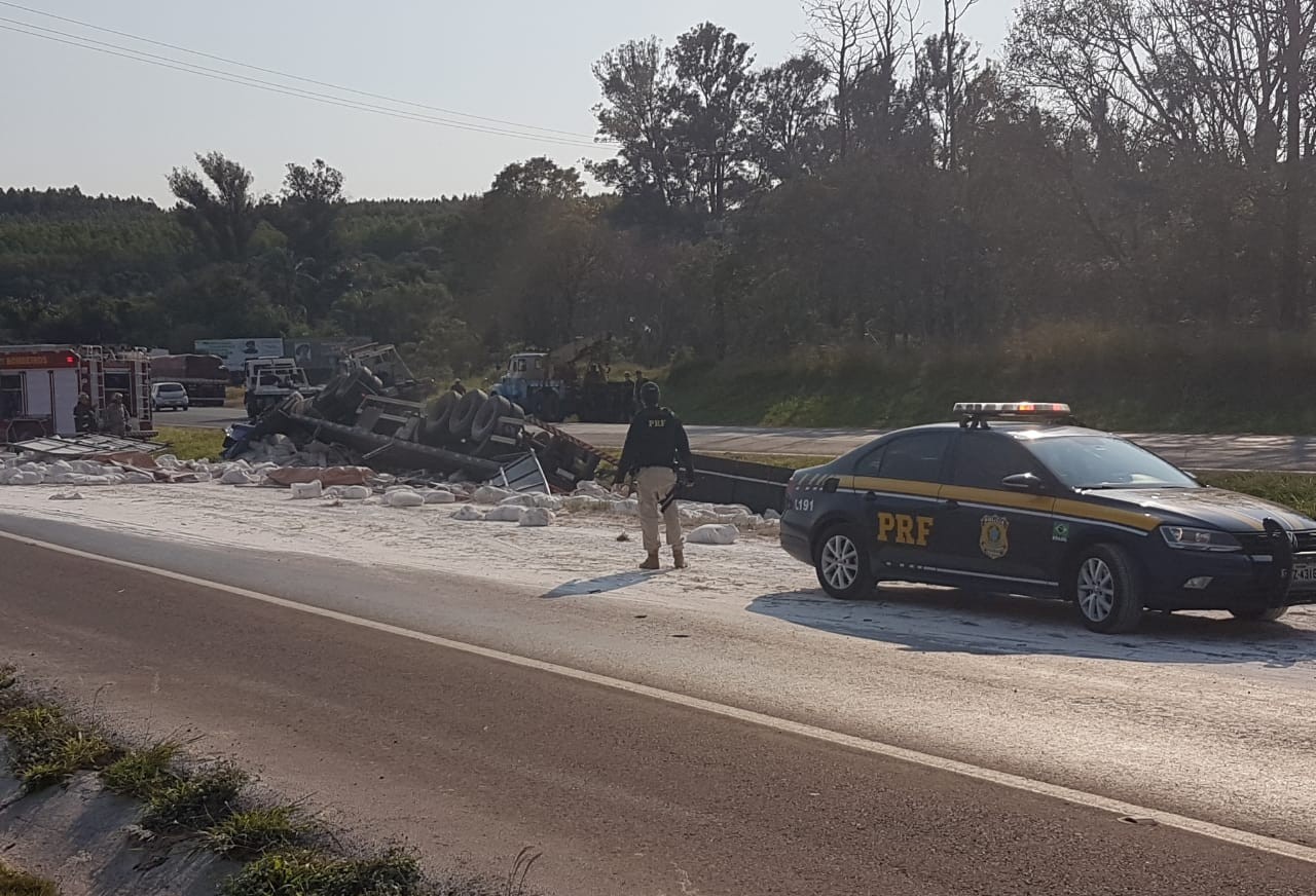 Homem morre em tombamento na BR-467