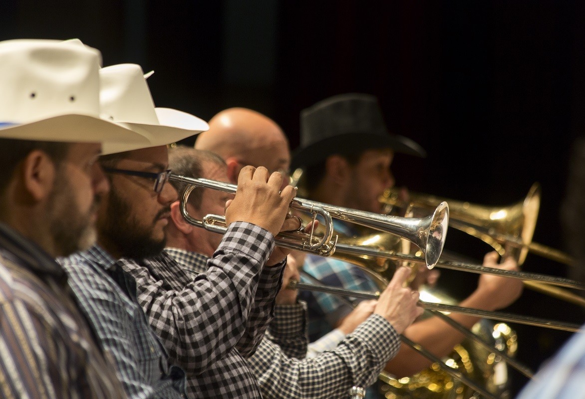 De Evidências a Infiel, Orquestra Sinfônica do Paraná toca sucessos do sertanejo