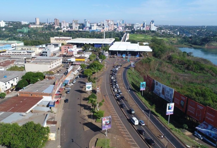 Brasileiros, argentinos e paraguaios protestam pedindo reabertura das duas pontes