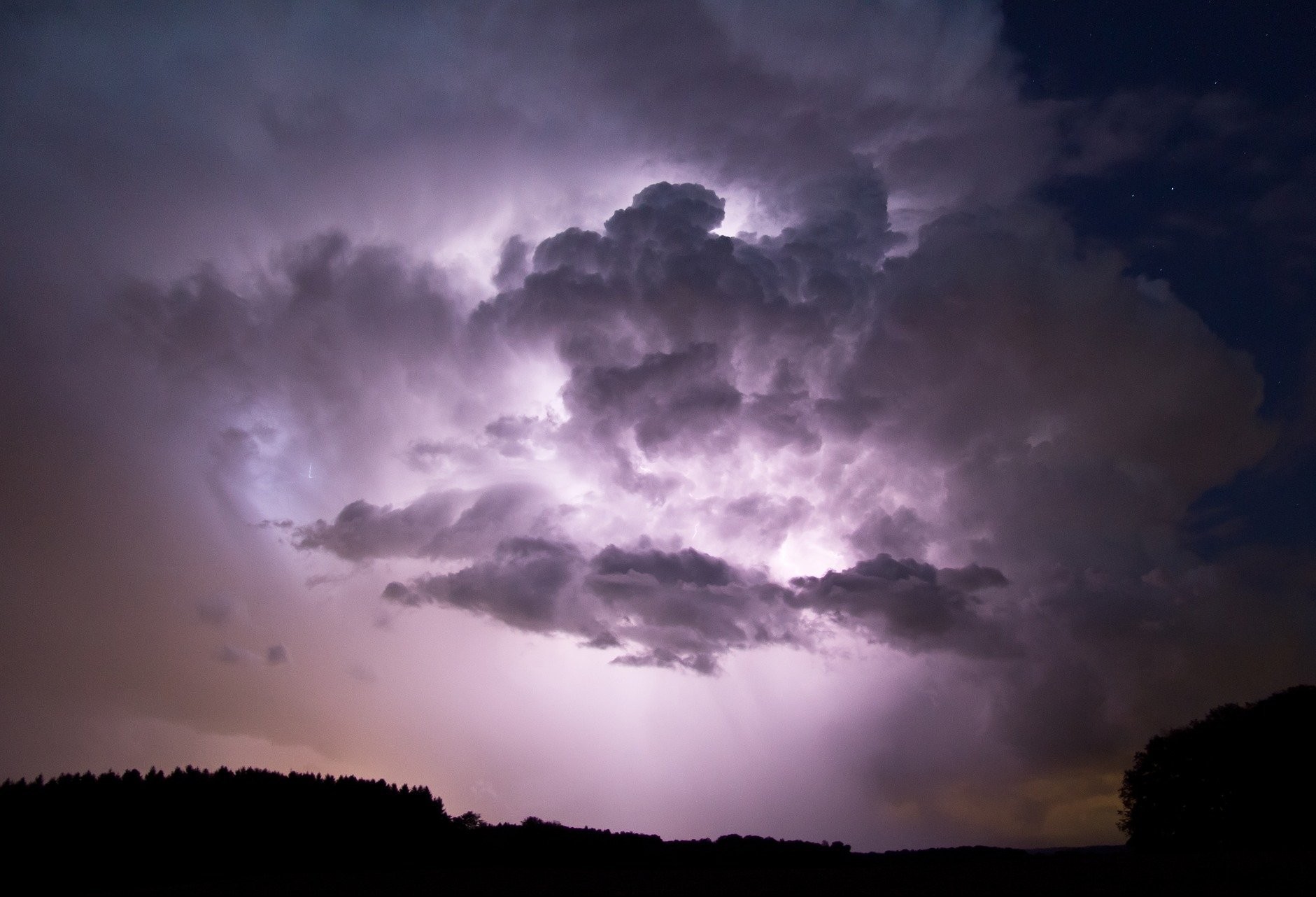 Forte chuva atinge Cascavel e deixa estragos;