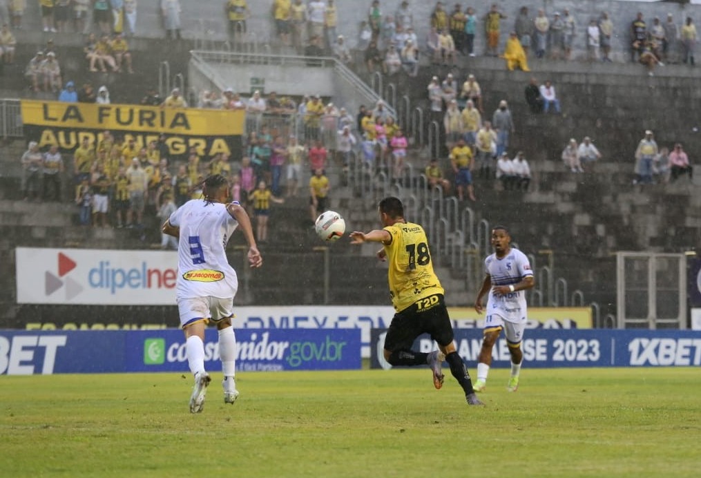 Cascavel estreia com vitória no Paranaense ao derrotar o São Joseense por 1x0 no Olímpico