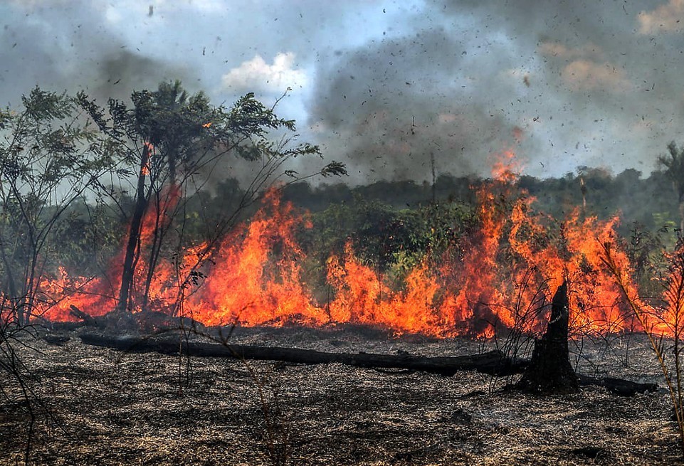 Incêndios em alta e abastecimento de água comprometido em Cascavel