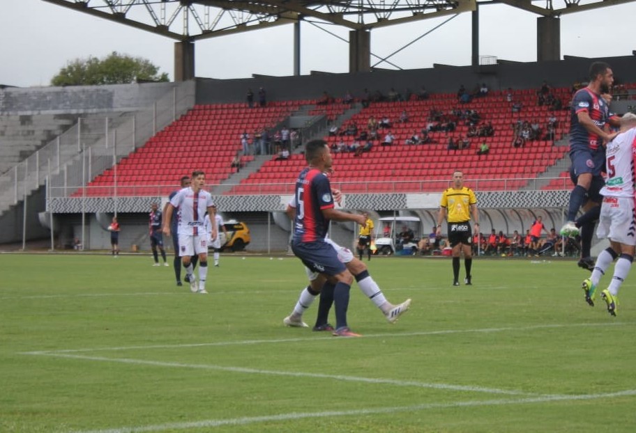 CCR vence Toledo no Olímpico e deixa a laterna