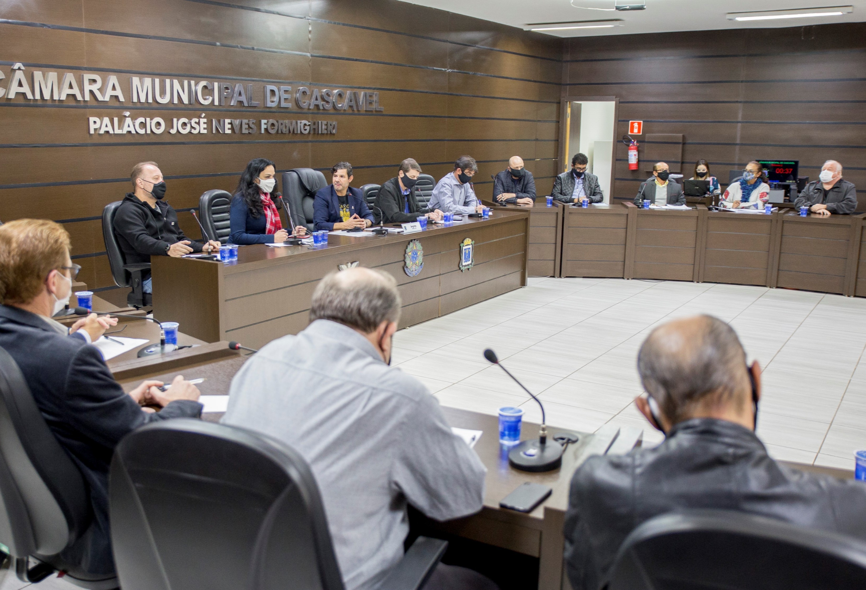 Câmara debate funcionamento 24h da indústria e comércio