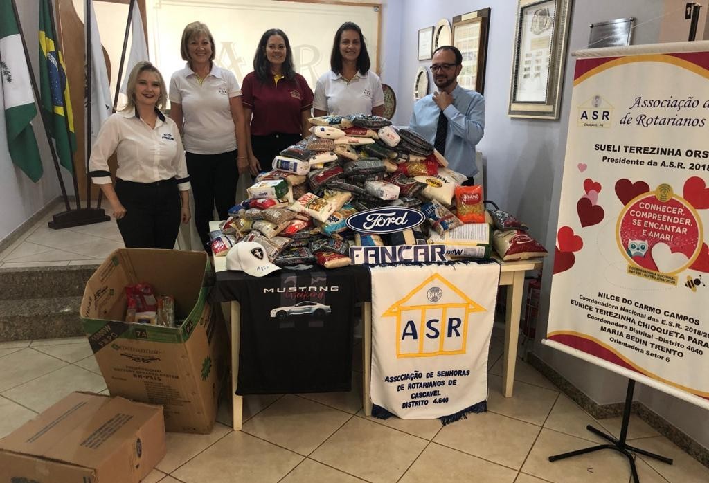 Alimentos arrecadados em evento são doados à Associação das Senhoras de Rotarianos