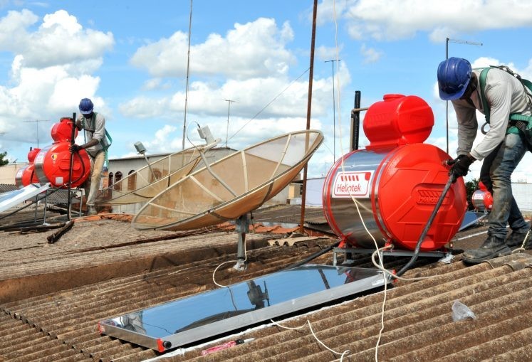 Empresários e deputados discutem possível taxação da energia solar