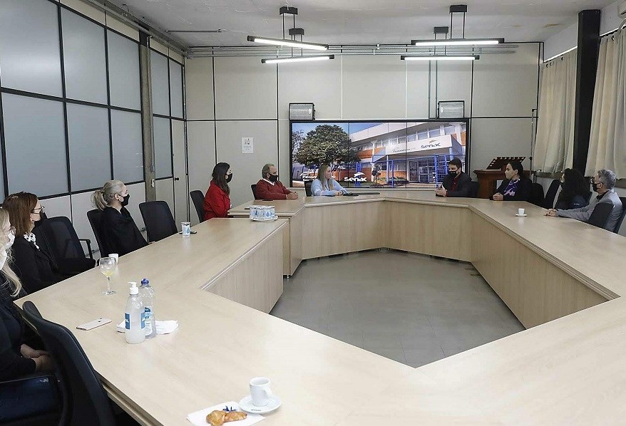 Vice-prefeito recebe novo diretor-geral do Senac/PR