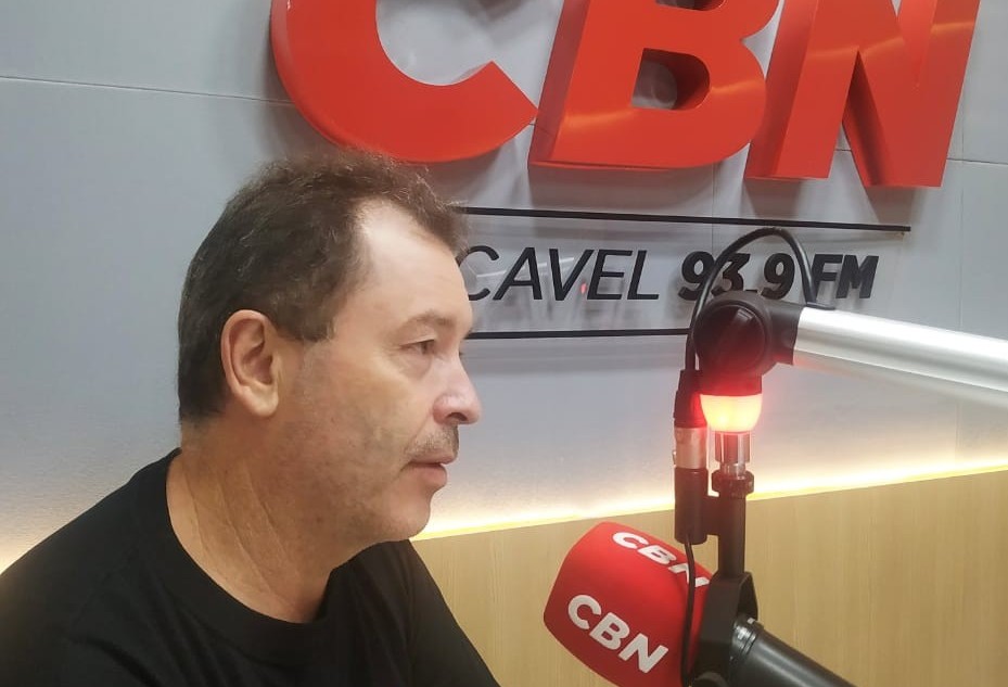 "Ao invés de comprarmos as vacinas, nós investimos na cloroquina e na rima da tubaína"